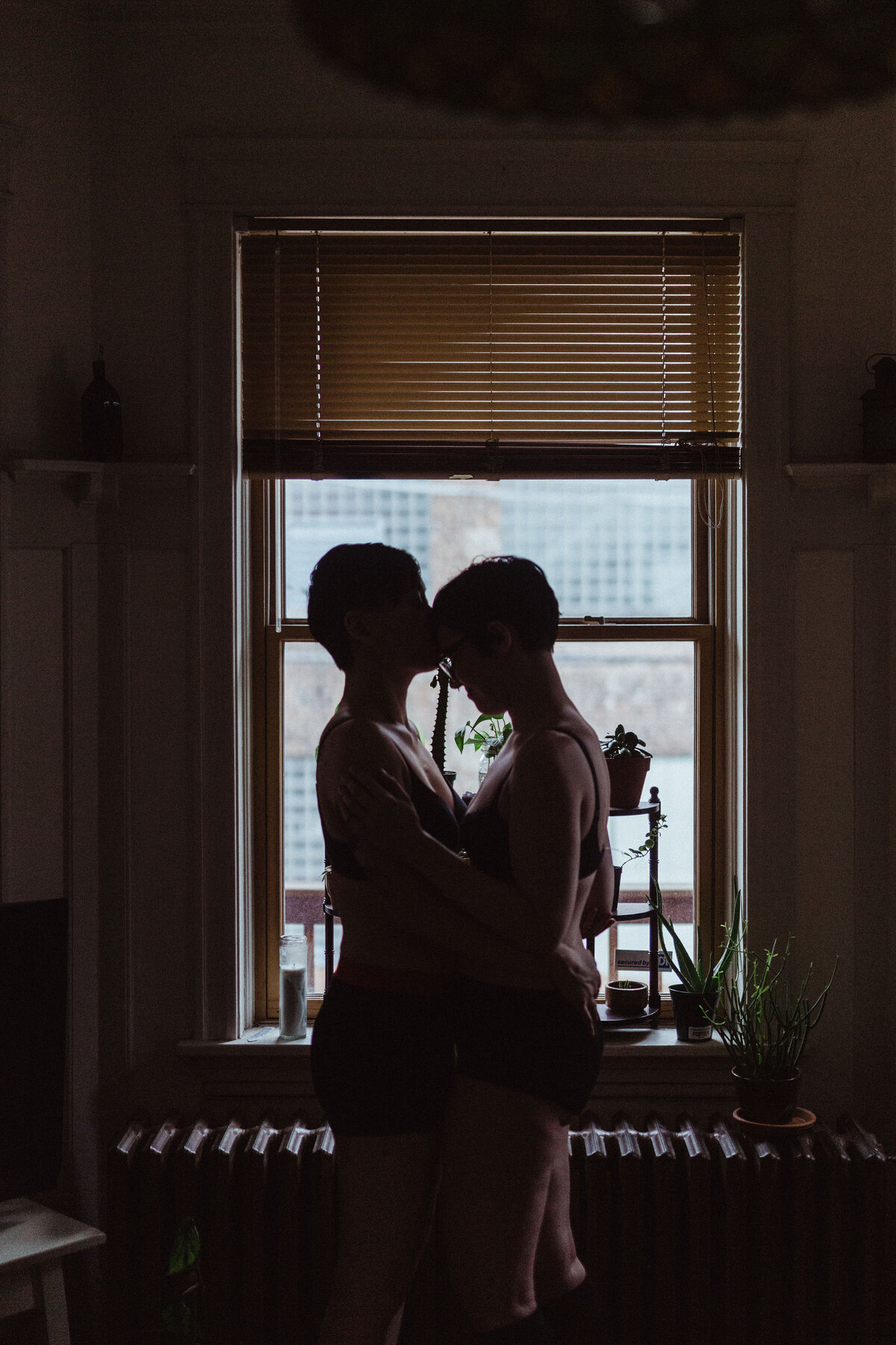 Chicago-Lincoln-Park-Couples-Photos-Queer-Lesbian-Femme-61