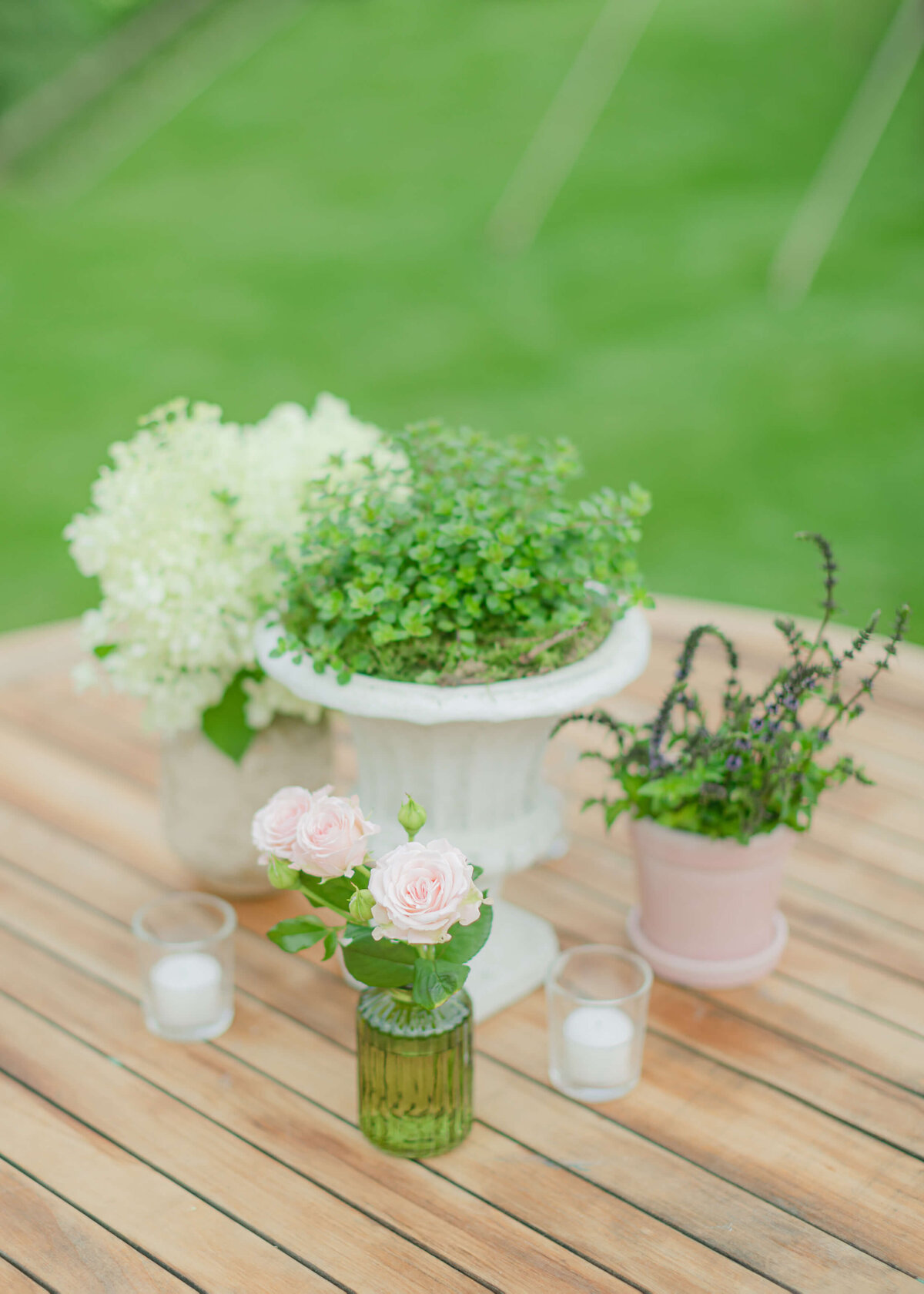 chloe-winstanley-weddings-hambleden-table-flowers