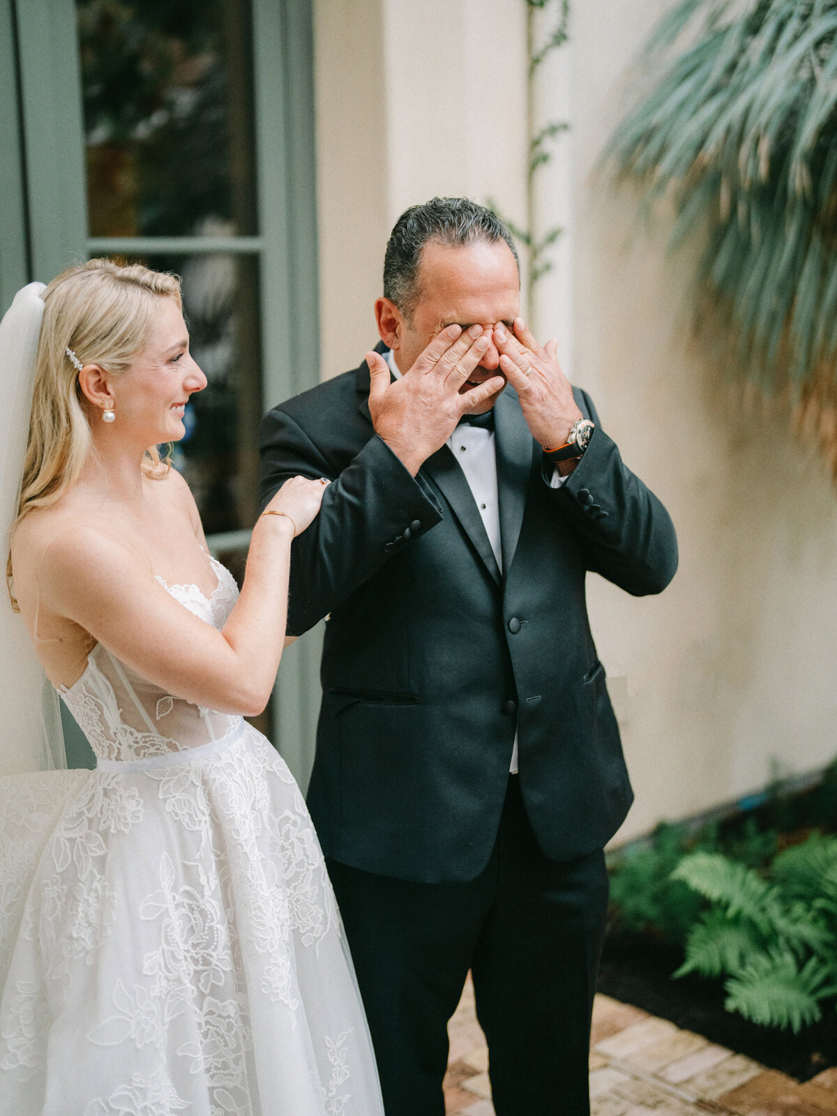 commodore-perry-estate-wedding-father-daught-first-look
