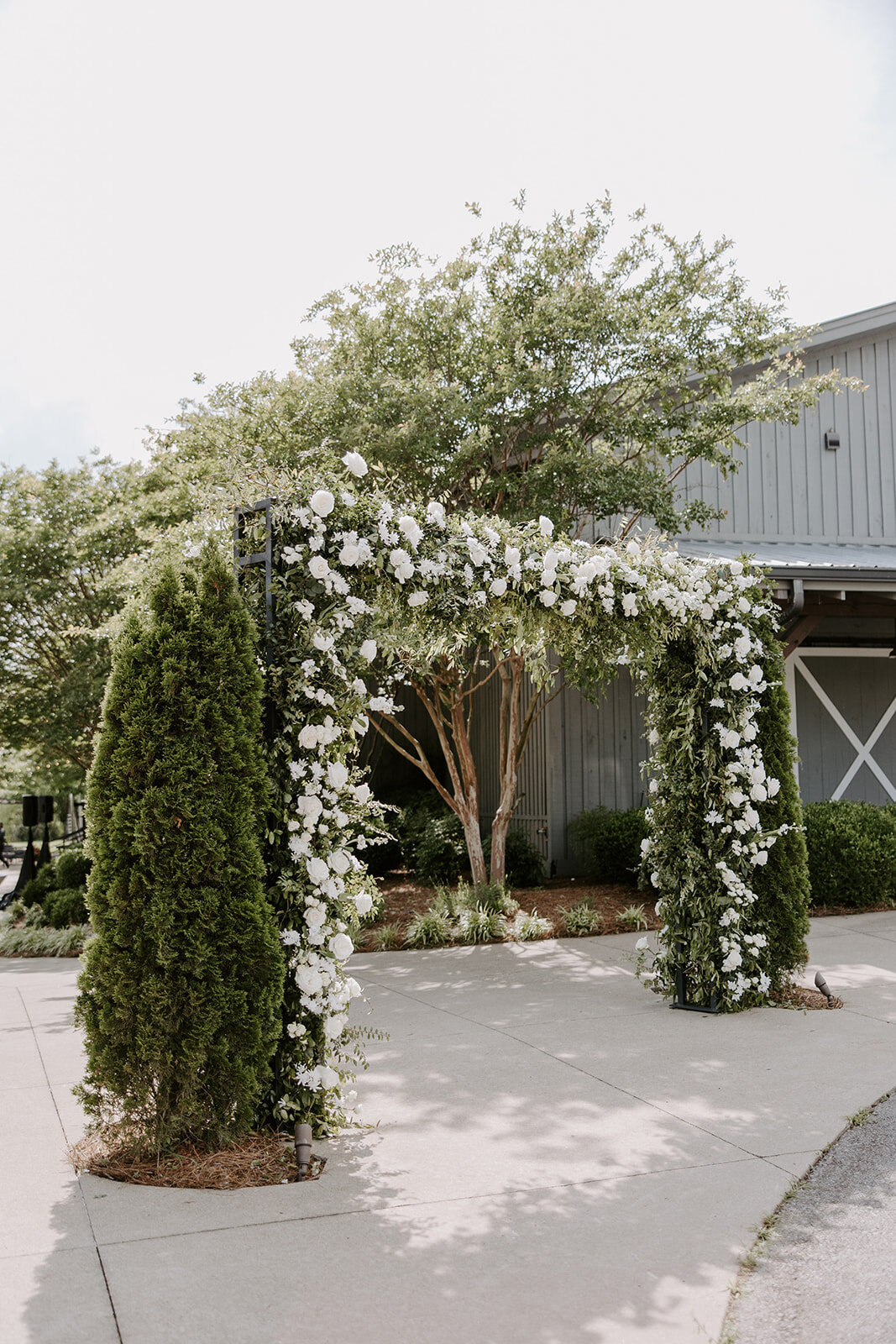 white-wedding-florals-00017
