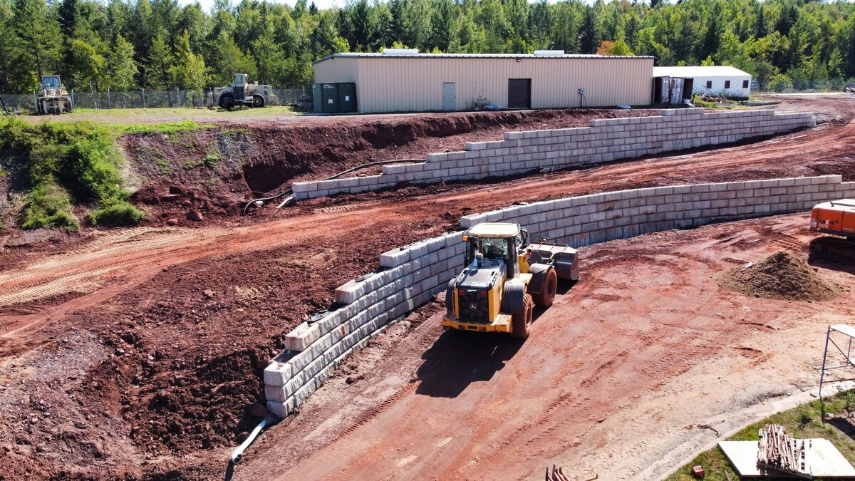 ishpeming-armory-redi-rock-wall (12)