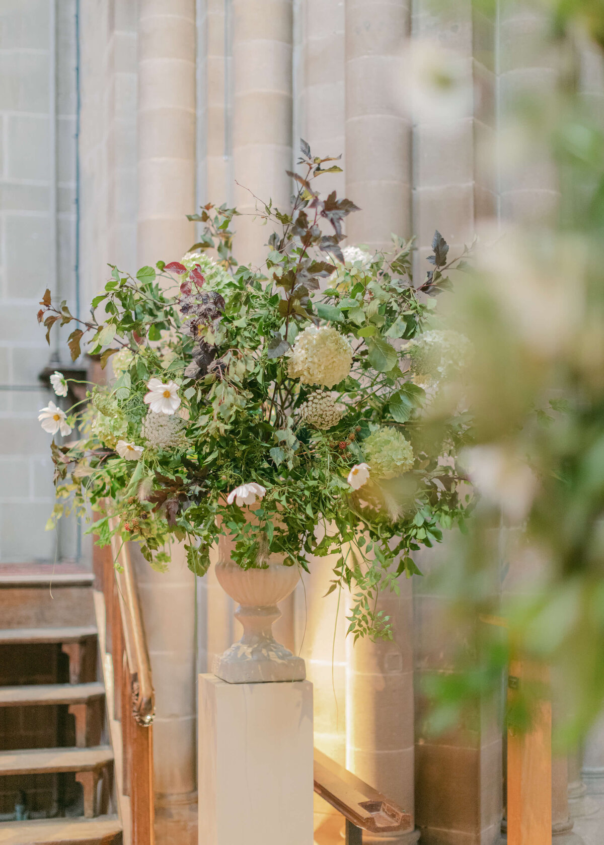 chloe-winstanley-weddings-stafford-church-flowers