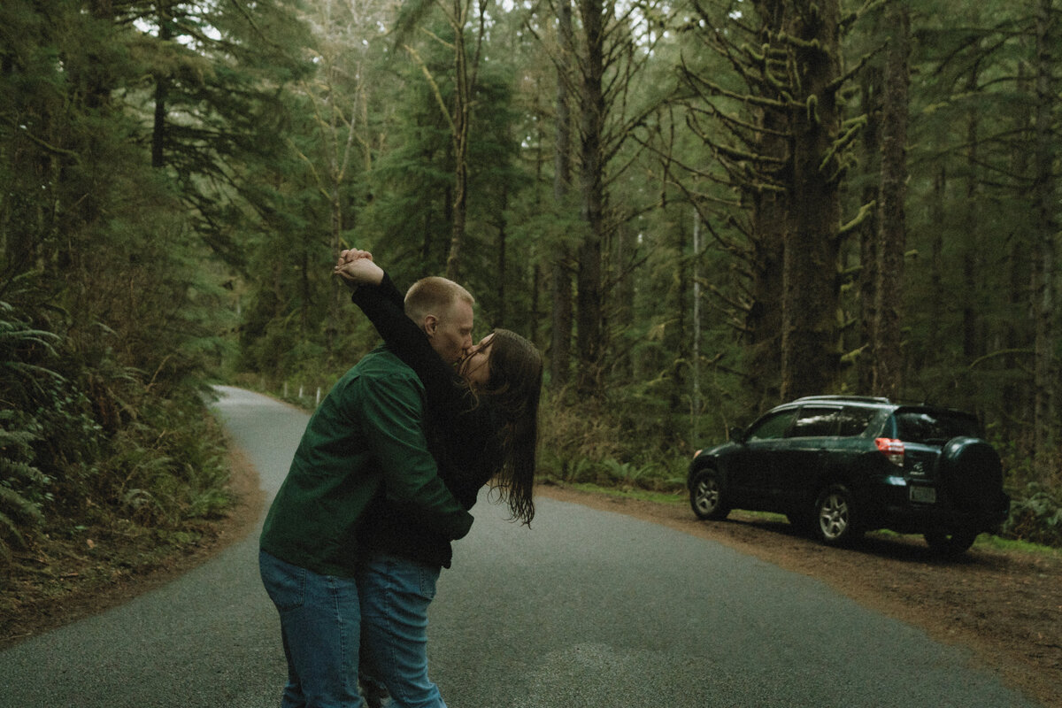 Oregon Coast Couples - lizarrietaphotography-18