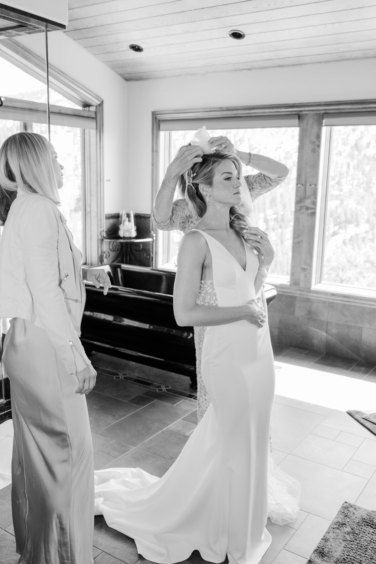 Bride-getting-ready-Lake-Tahoe-venue