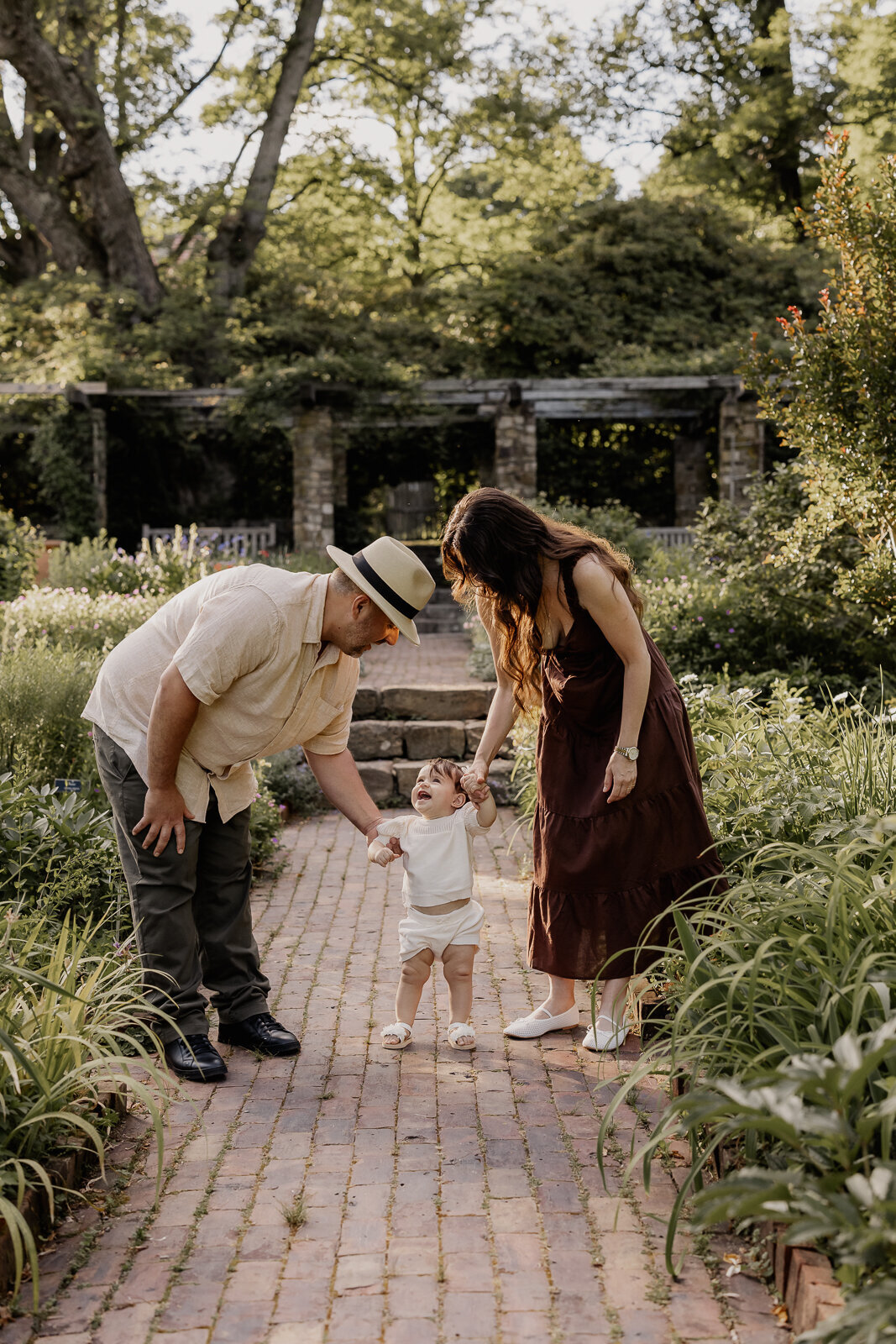 family photoshoot at cross estate gardens nj