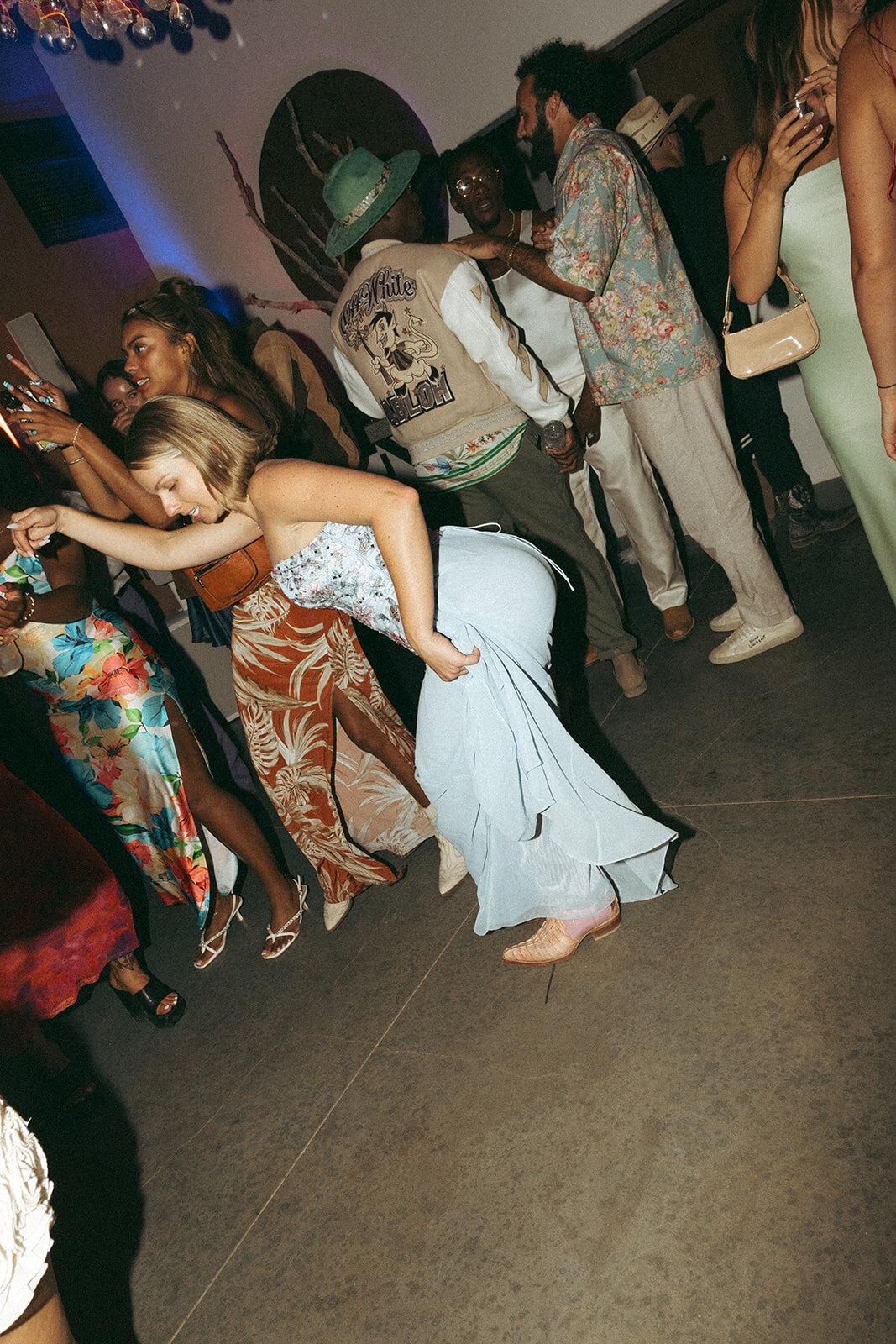 Faye-Fern-Creative-GoldenVibesPhoto-Sacred-Sands-Joshua-Tree-Wedding-Richie-James-Clara-Critchfield-Dance-Party-105