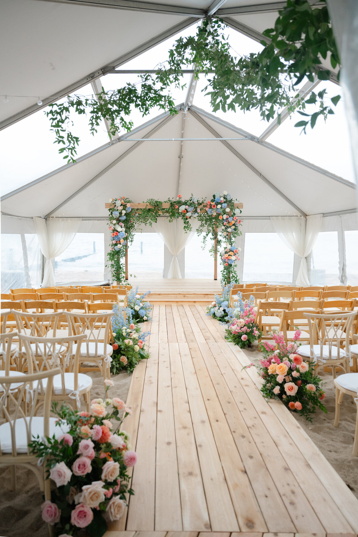 natural-garden-chairs-blue-hydrangeas-tent-wedding-ceremony