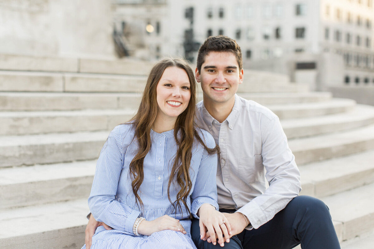 downtown-indianapolis-engagement-session10