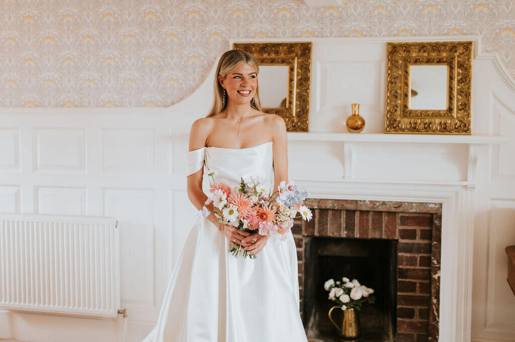 Issy-and-Bella-Floral-Design-Wedding-Florist-Herefordshire-Broadfield-Court-j&N28