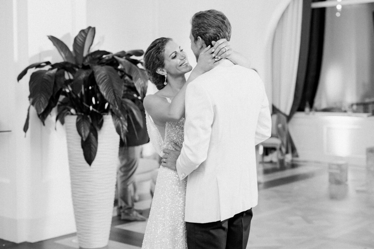 Maïlys Fortune Photography Husband Wife Wedding Weddings Photography France Switzerland Italy Timeless Dreamy Imagery Bilingual French English Destination Weddings Destination Wedding Provence French Riviera Paris Lake Como Tuscany157