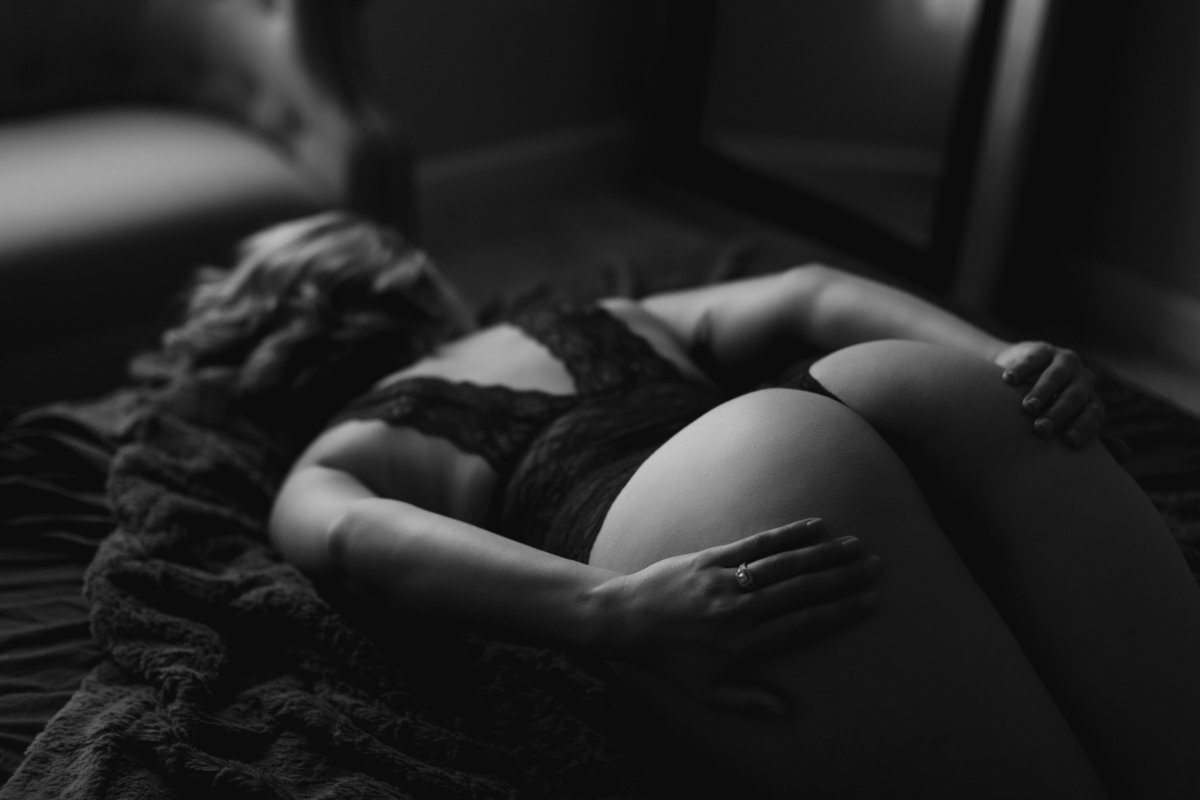 Hampton Roads Boudoir Photos |  Be A Peach Boudoir Photographer