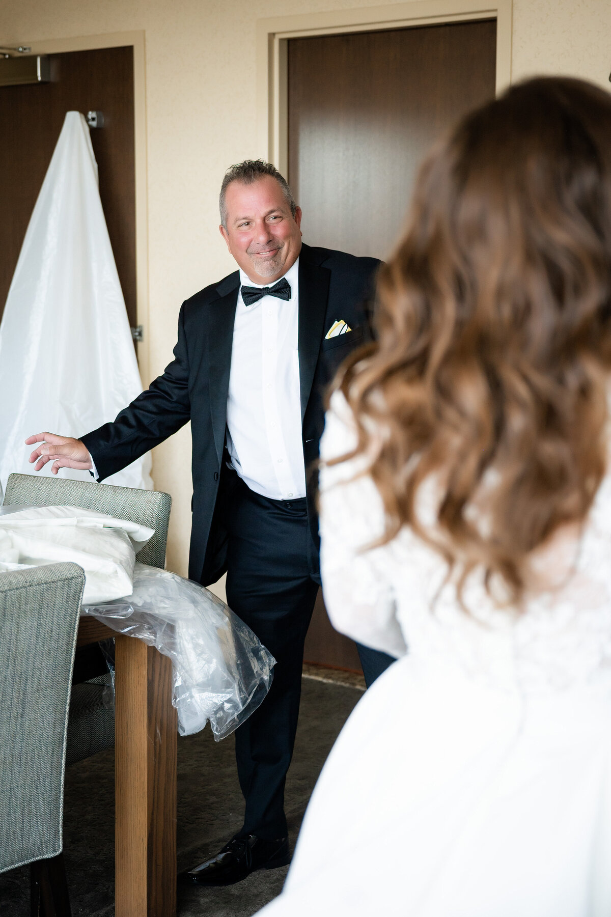 dad seeing bride