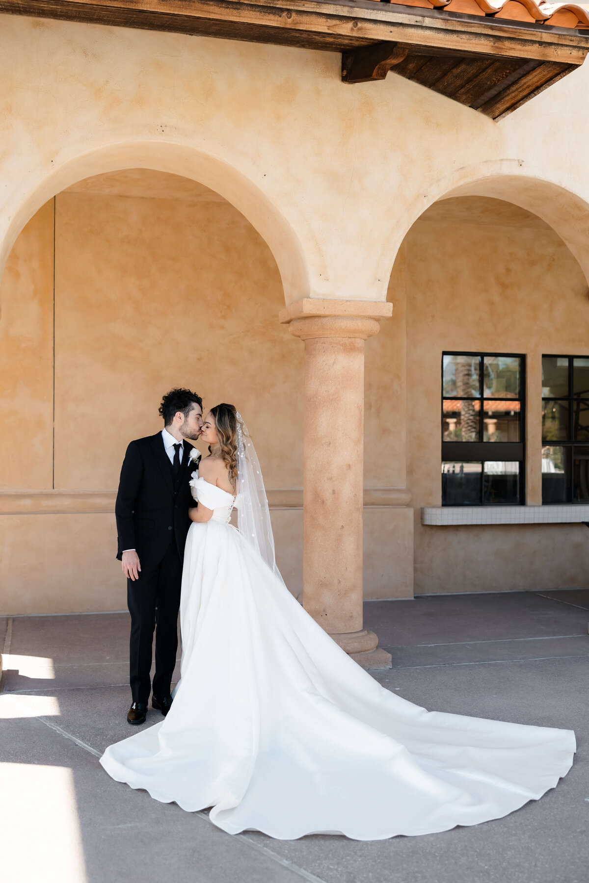 54_riskyexposure_marley-simon_las-vegas-elopement-photography