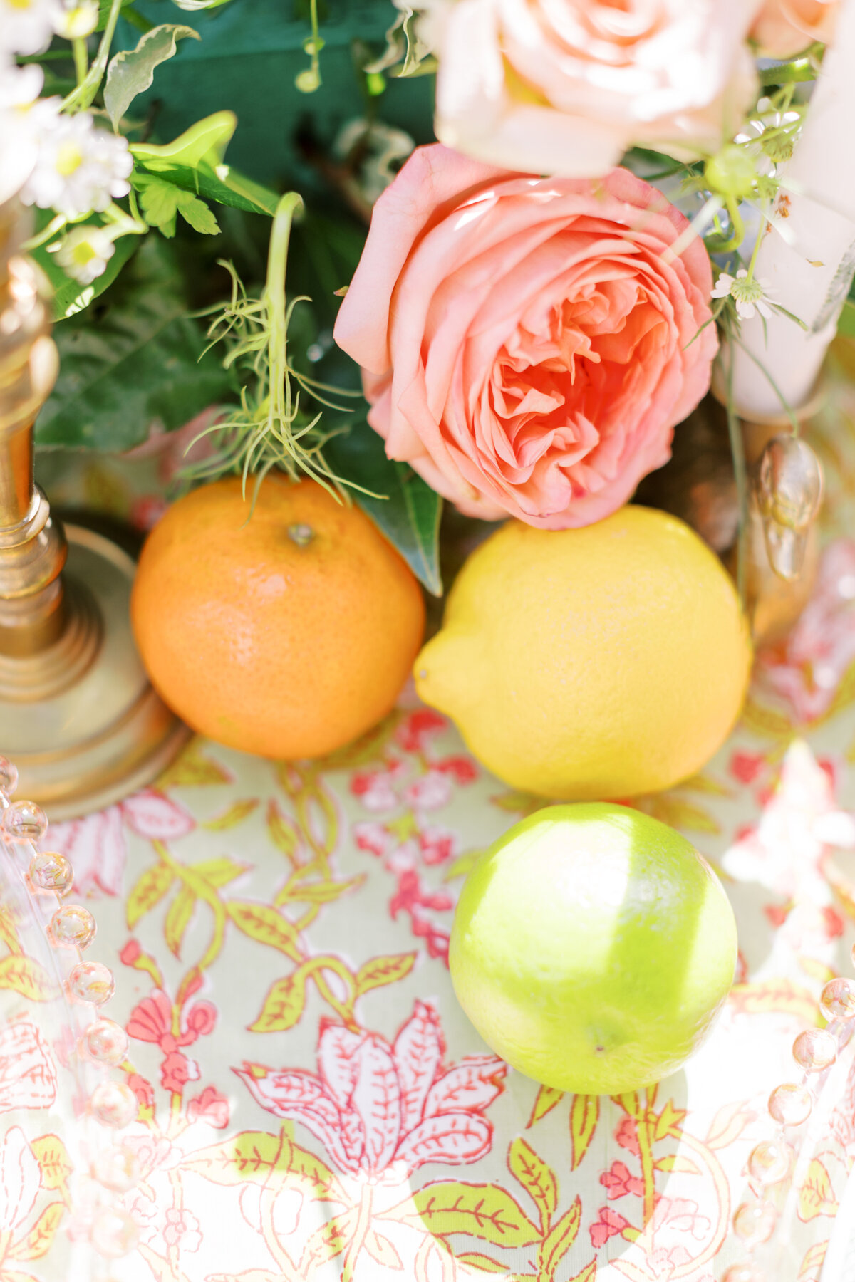 Color wedding table details with fruit and flowers
