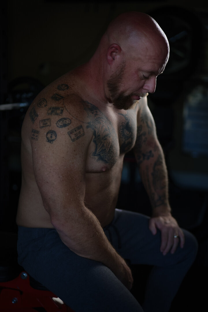 dallas-boudoir-photography-bepresentstudios-Phillip_graysweatpants-13
