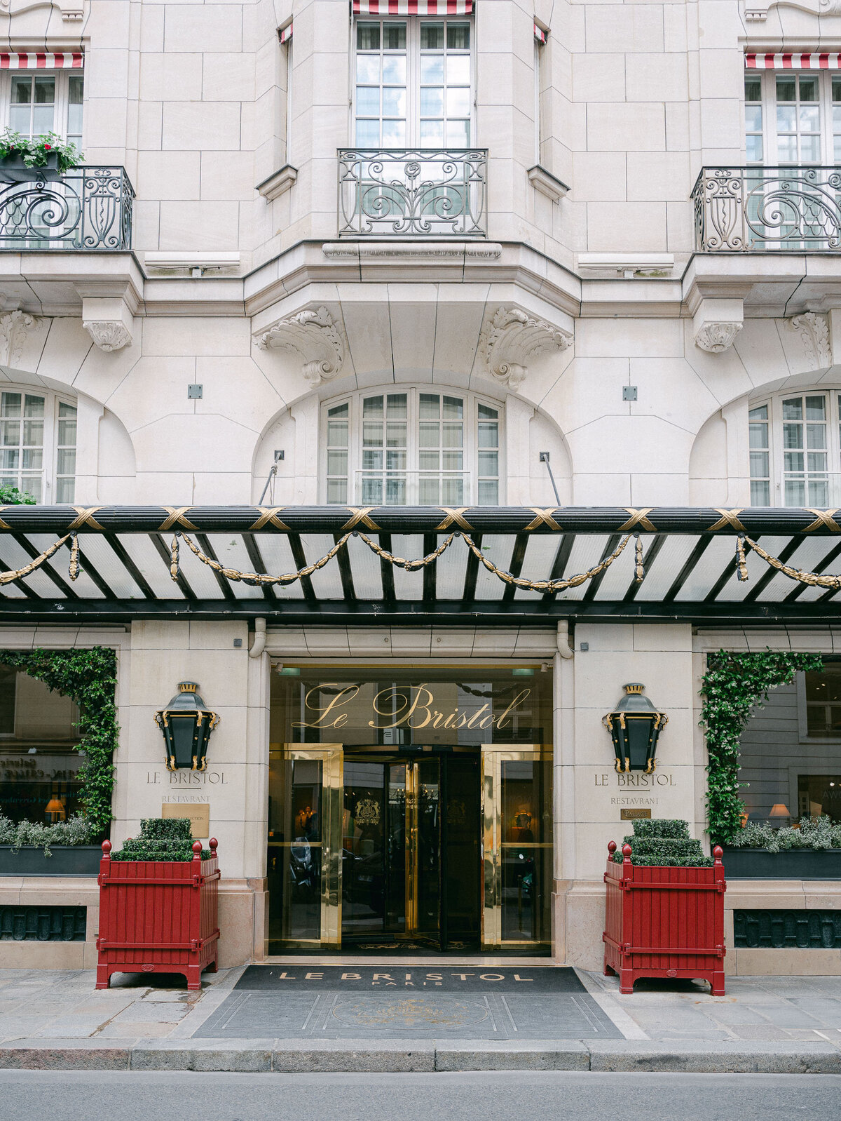 Alexandra-Vonk-destination-wedding-Hotel-de-Crillon-Paris-88