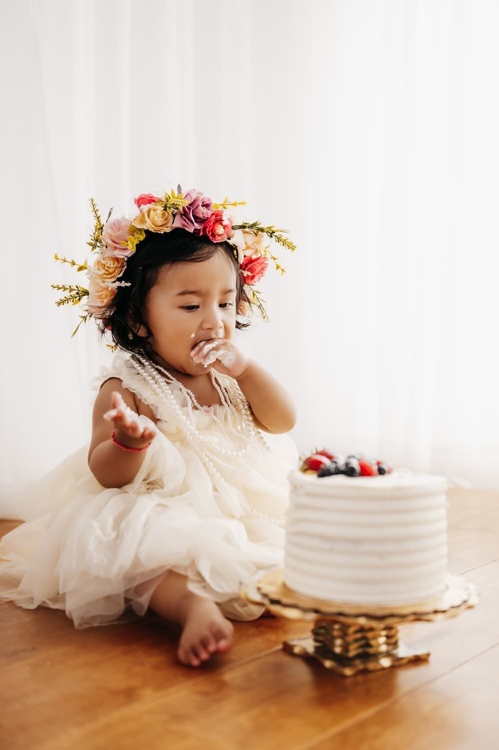 girl-eating-cake-photos