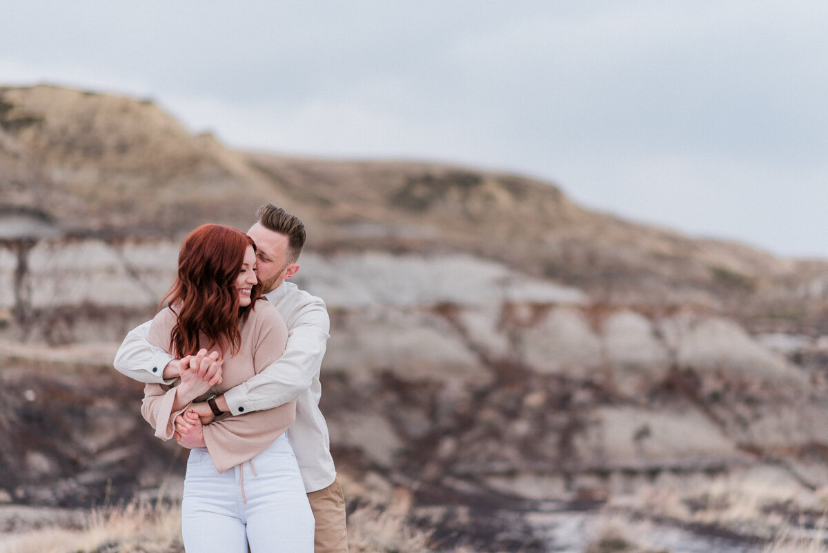 Beautiful engagement session inspiration, neutral colours, in Drumheller, Alberta.