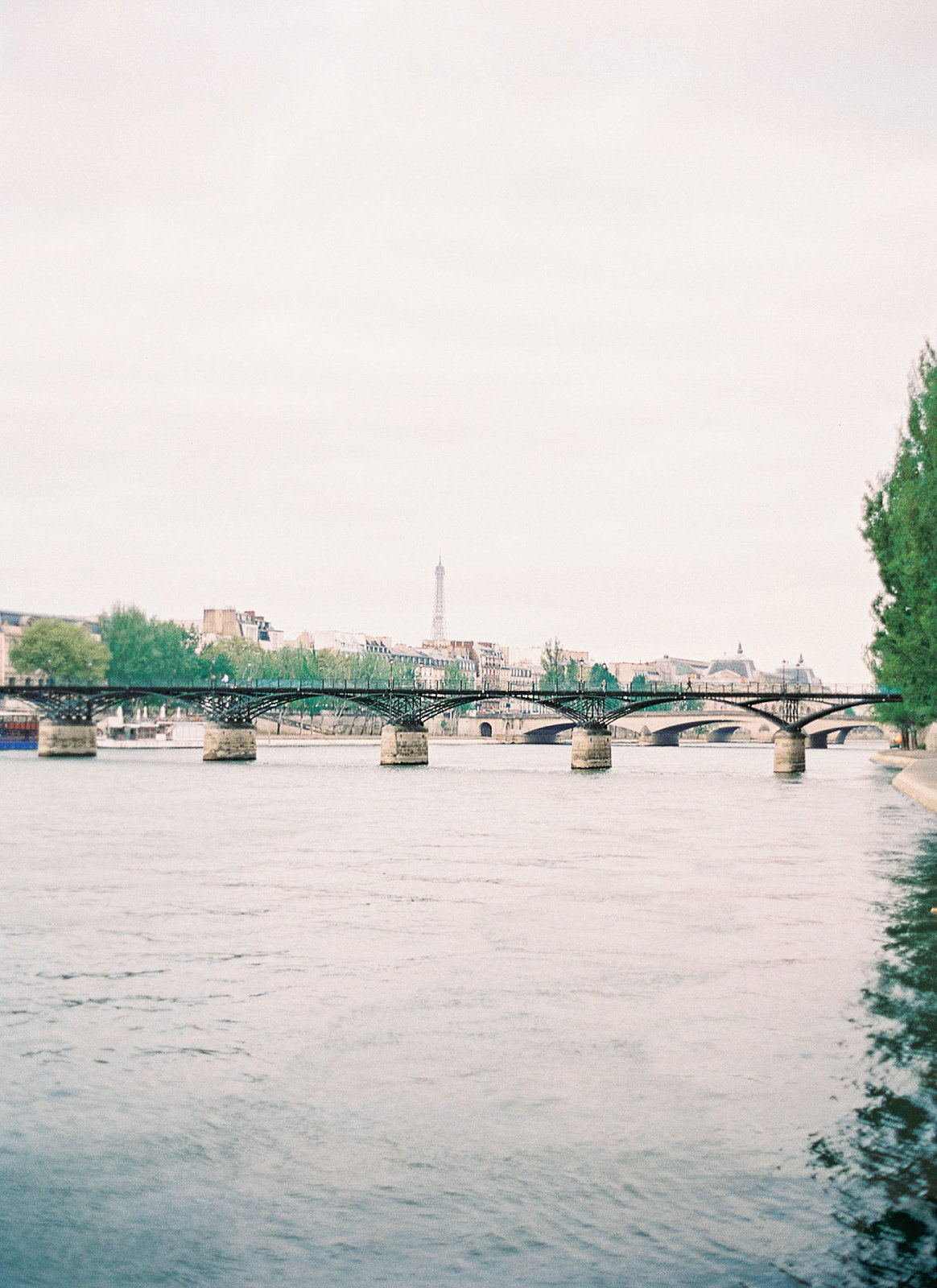 yana-schicht_hamburg_paris-fine-art-film-wedding-photographer_shangri-la_france_06