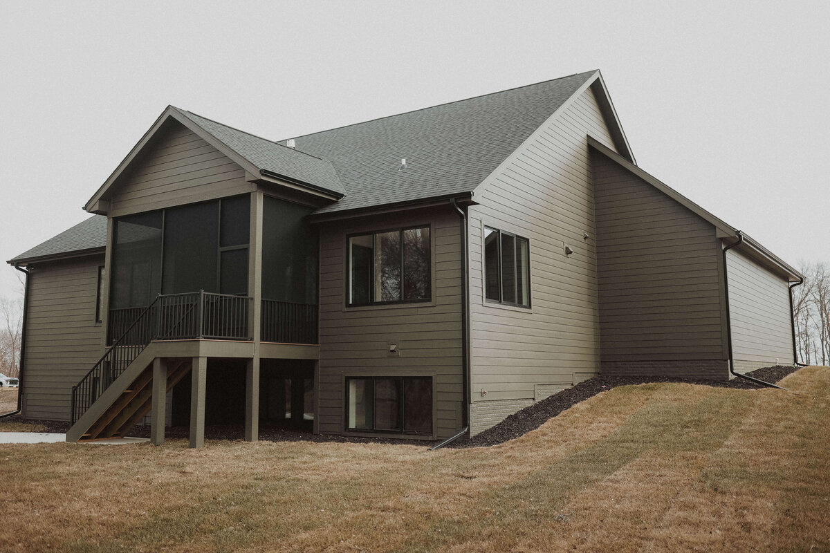 5320-Exterior-Urbandale-Central-Iowa-Custom-Home-JRL-Builders-3F1A8370