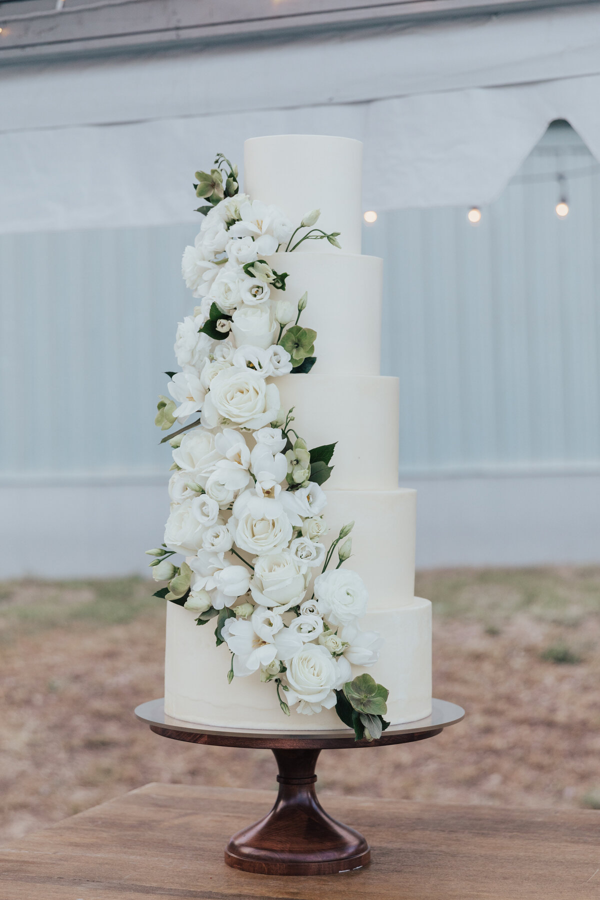 picturesque-romantic-tented-wedding