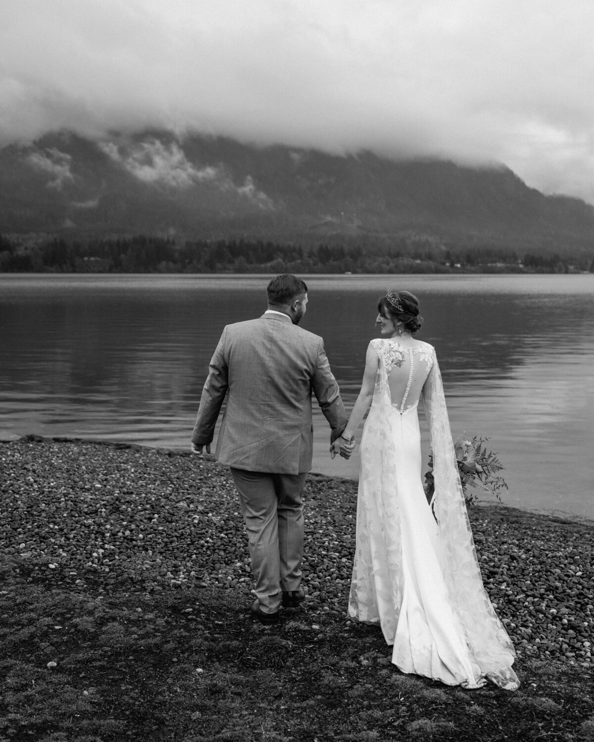 rainy_columbia_river_gorge_wedding_04