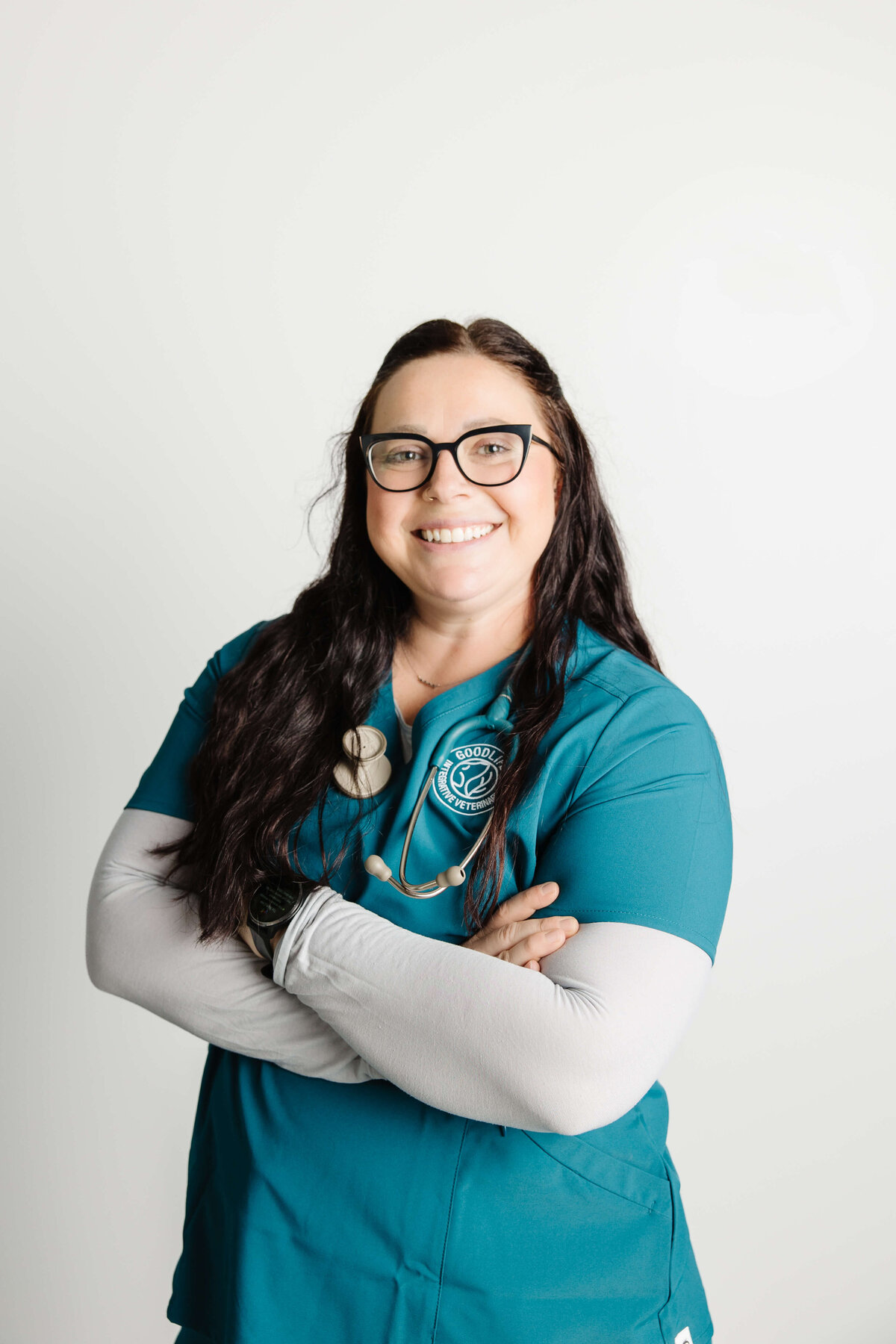Veternarian-headshot-brand-photo-by-southern-idaho-commercial-brand-photographer-erin-moore