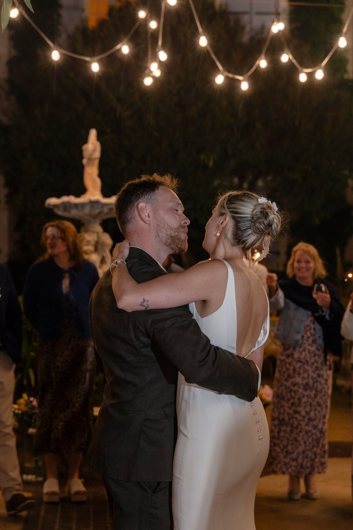 bride-and-groom-first-dance-france1