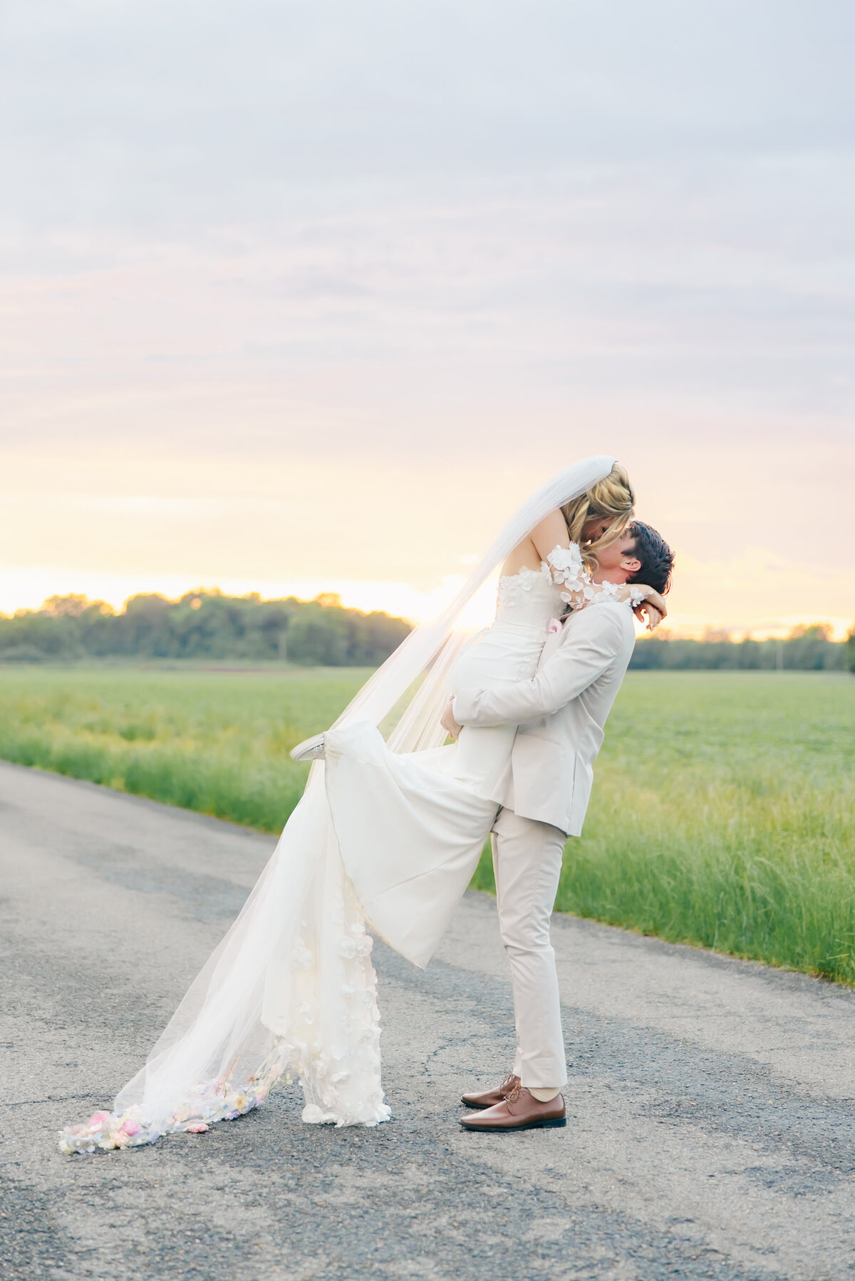 Sneak Peeks Creekside at Colliers End May Wedding | Lauren Elliott Photography | Emily & Kyle Anderson -158