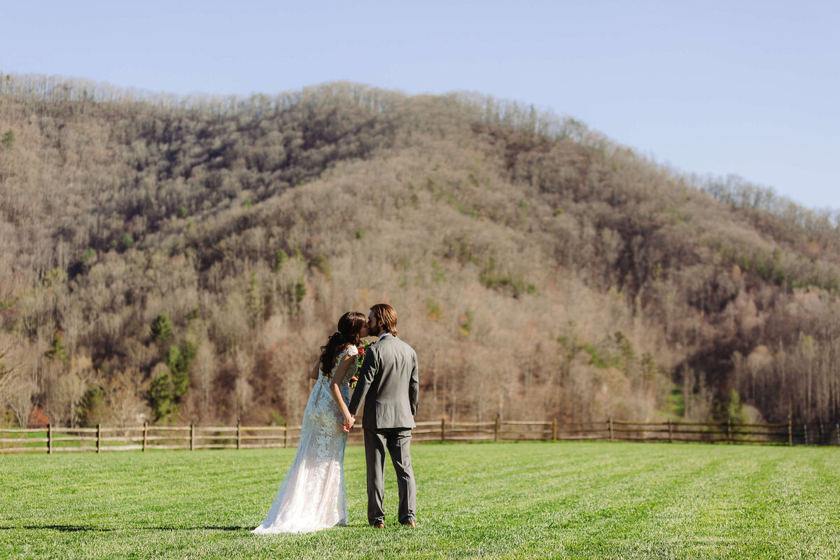 Claxton-Farm-NC-Elopement-30