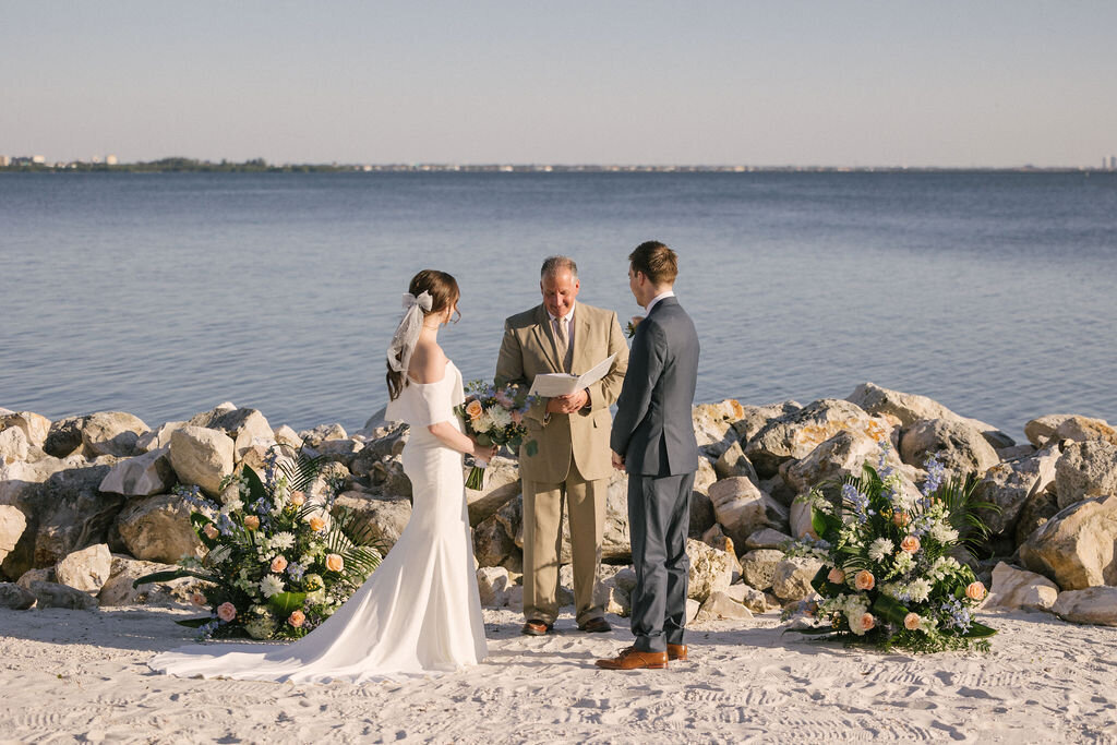 emily-plank-photo-the-current-hotel-florida-elopement-chantilly-chic-celebrations-8