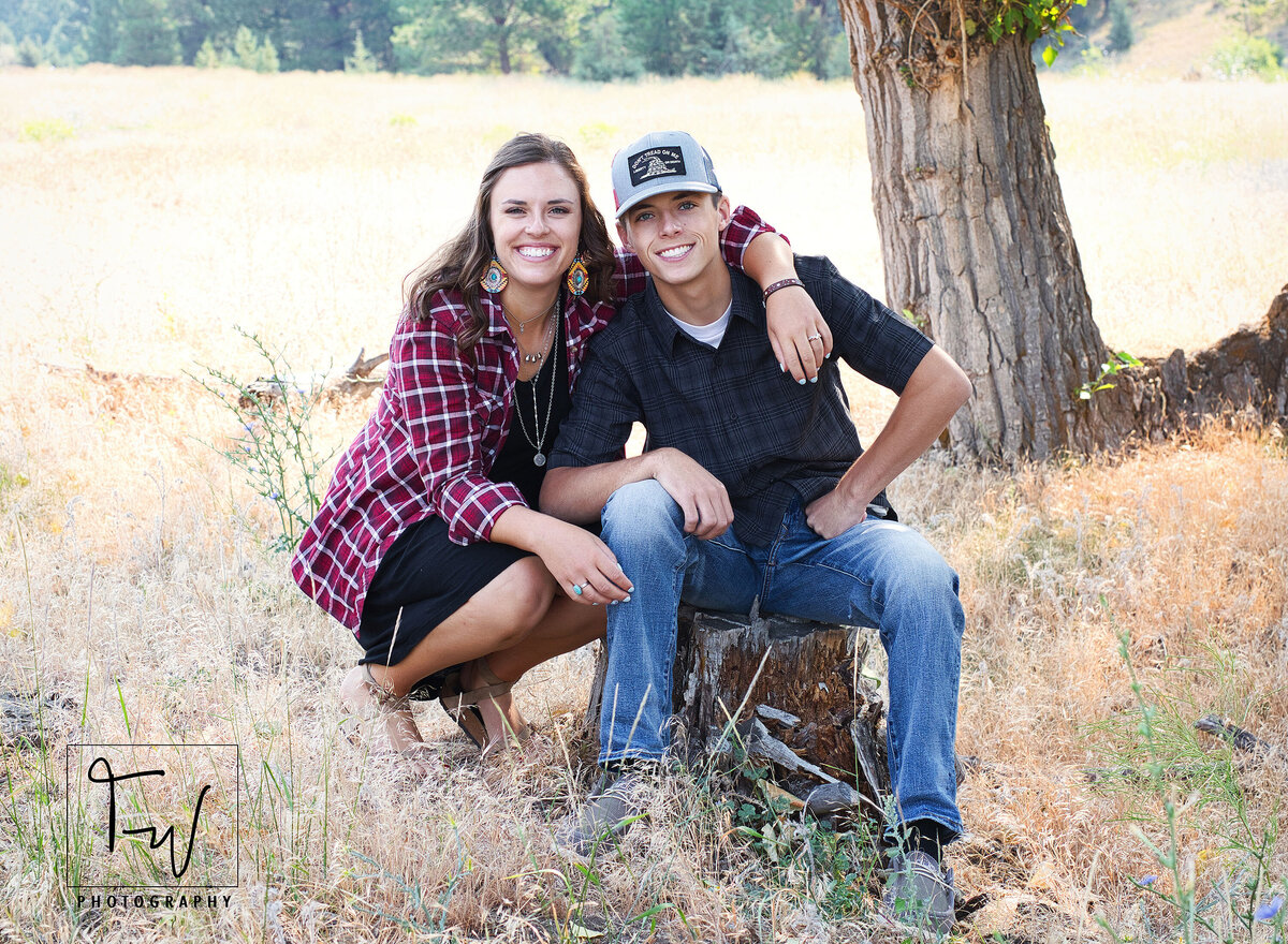 TanniWengerPhotography RusticBarnPhotos FamilyPhotos OutdoorFamilyPhotos JohnDayOregonFamilyPhotographer.jpg