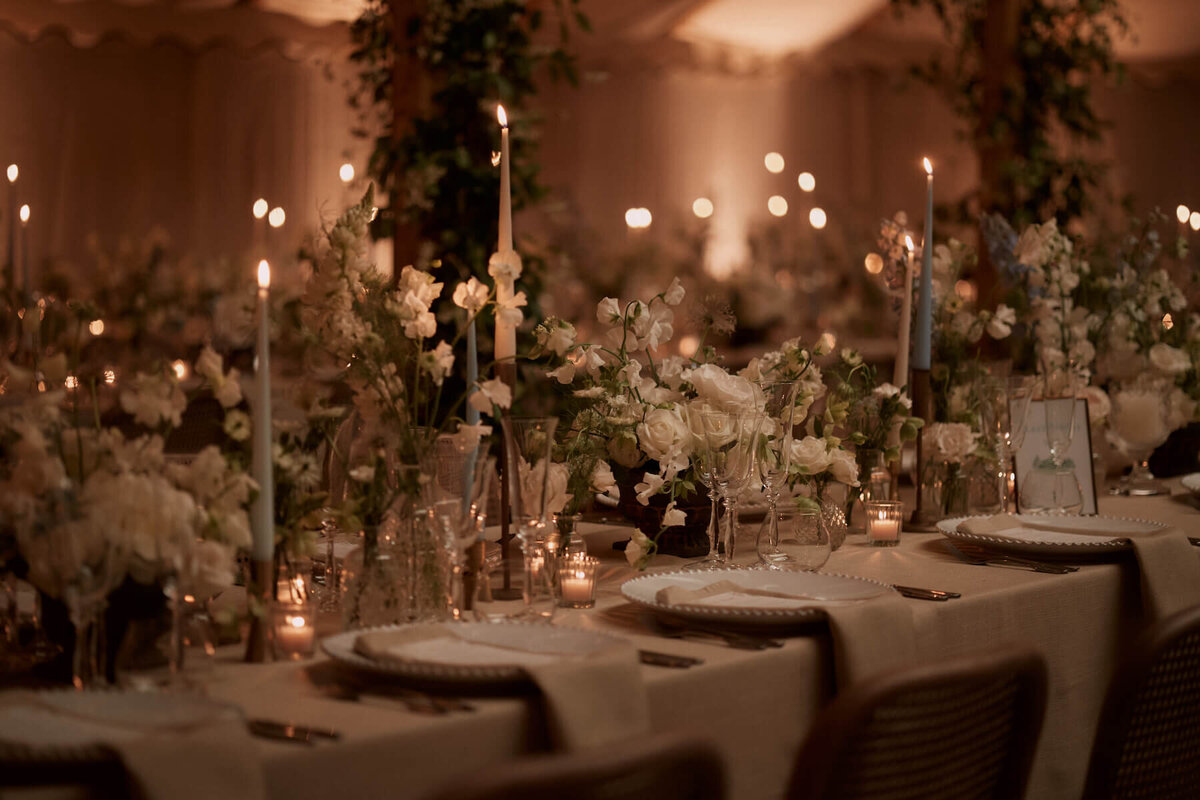 marquee wedding flowers18
