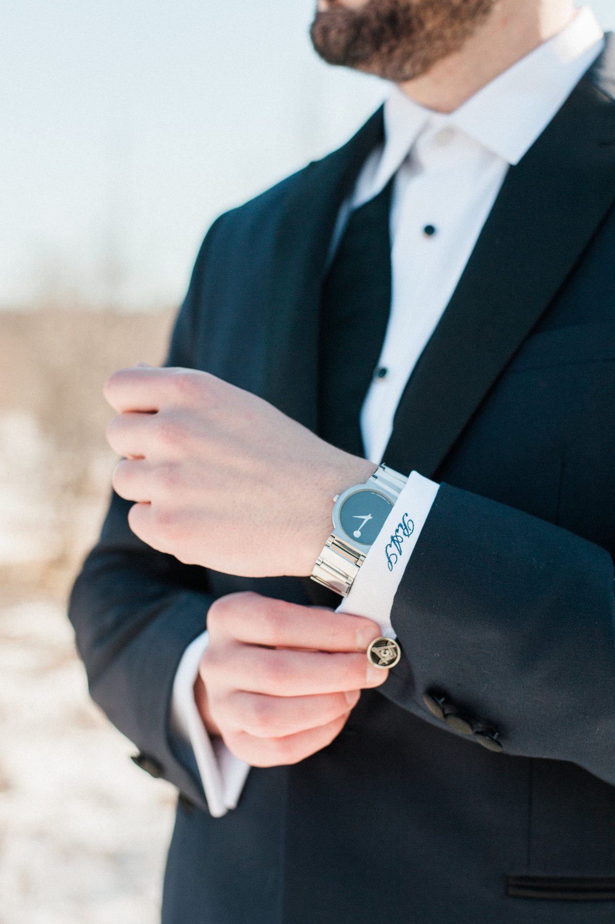 groom-custom-cuff-links-wedding-photo