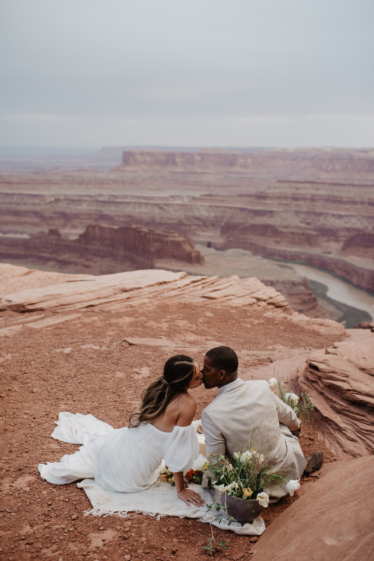 Utah Elopement Photographer captures couple kissing during outdoor portraits