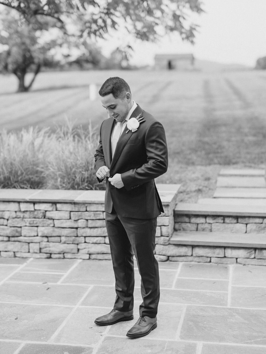 Leslie&Ricardo_EarlyMountainVineyardWedding_SneakPeek-17