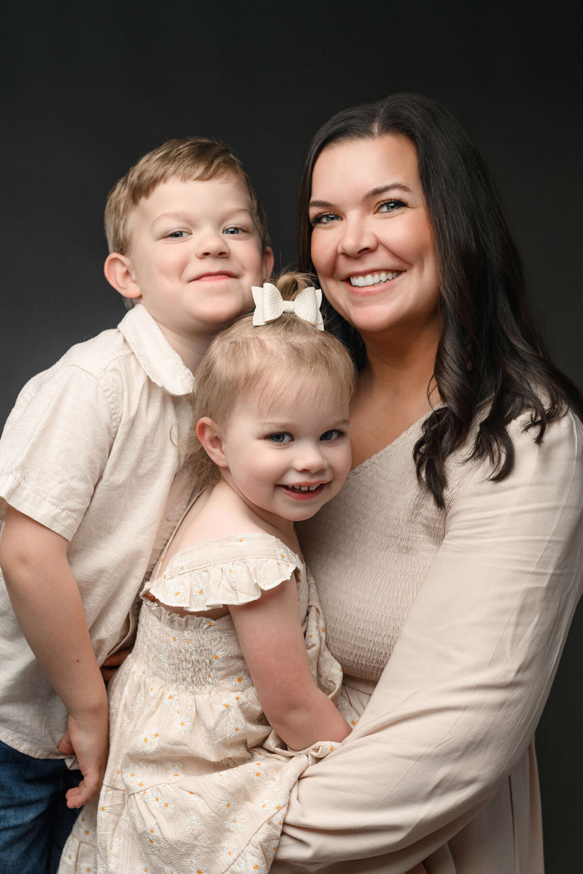 250408-LizRoberts-Motherhood-AP64