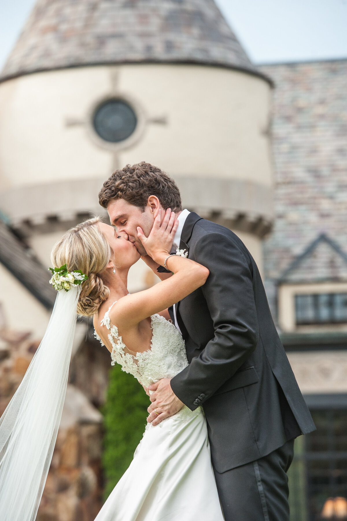 couple-kissing-capital-city-club-wedding-brookhaven