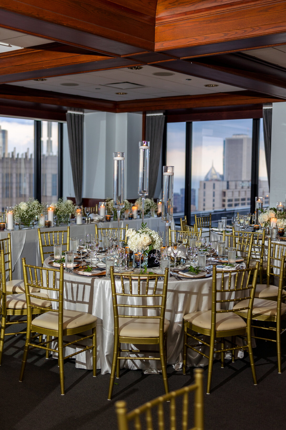 stunning-classic-wedding-in-chicago-at-sears-tower-80