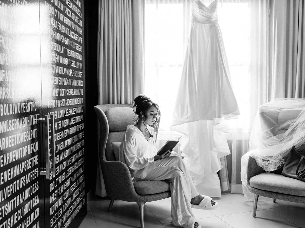 Bride writes her vows on wedding day morning.