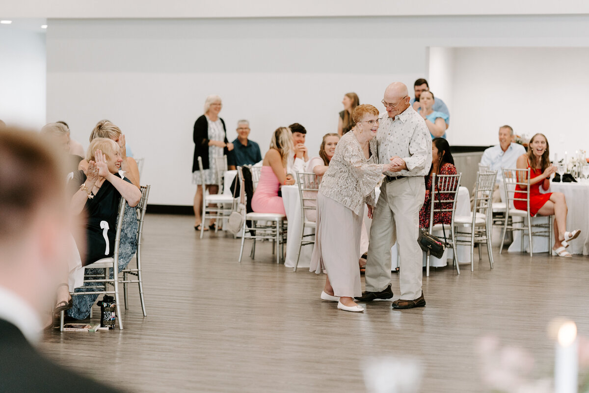 kraber-the-gathering-grounds-iowa-wedding-157