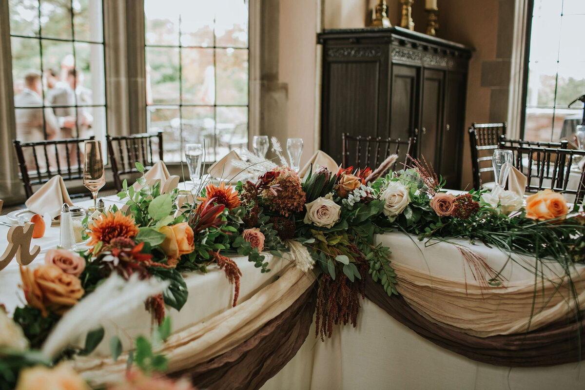 headtable-flowers