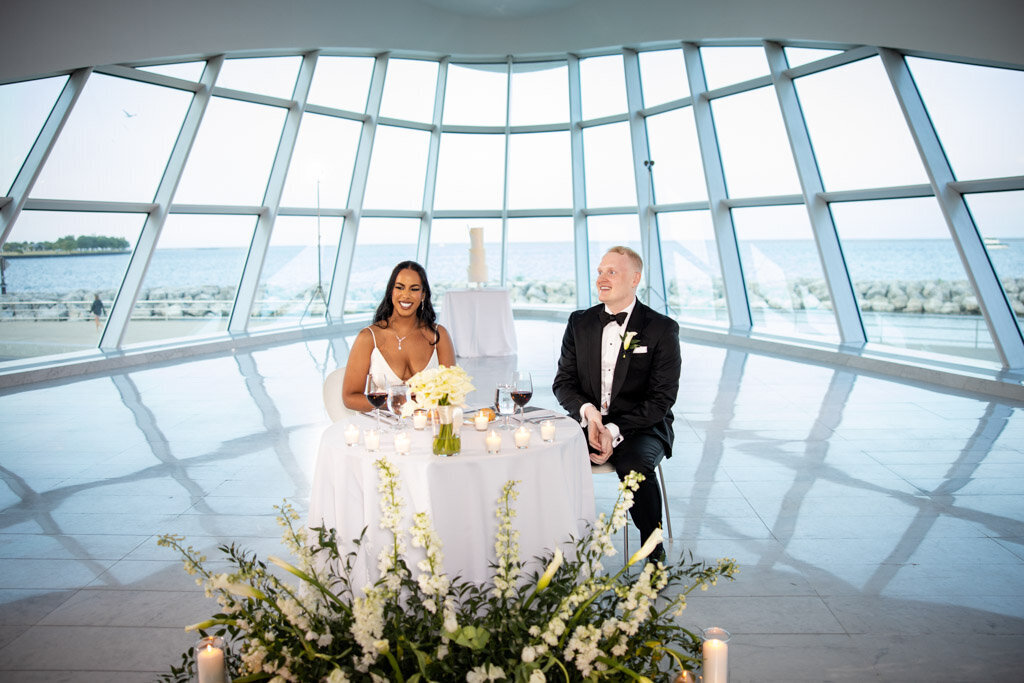 115-Milwaukee-Art-Mueseum-Wedding-Lauren-Ashley-Studios