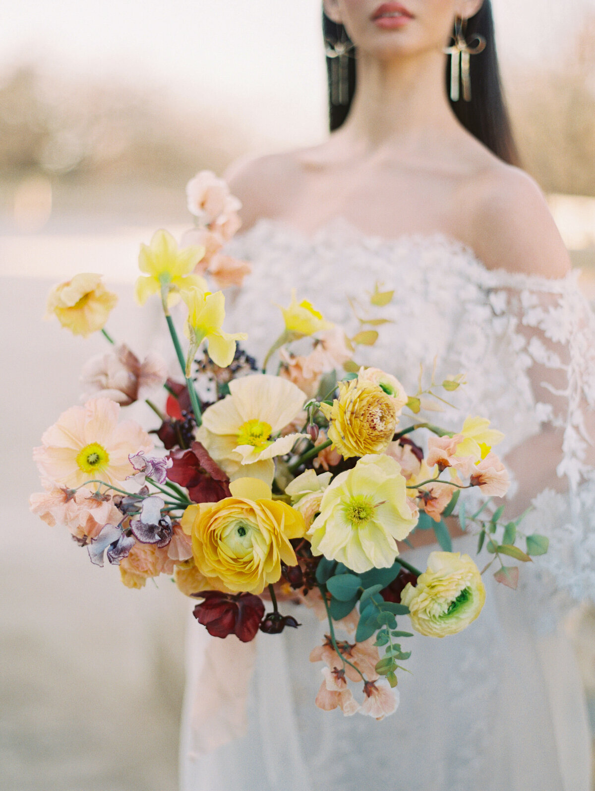 max-owens-design-flower-installations-wedding-02-multicolor-bouquet