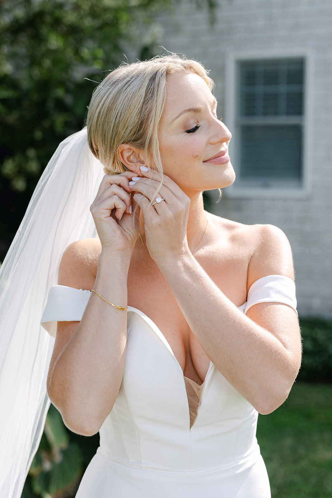MarthasVineyardWedding_KenzieMatt_KenzieMorning_SamBrooks-170