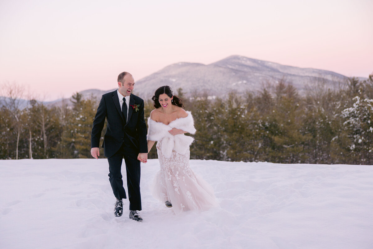 white-mountain-hotel-resort-golden-hour-couple-kissing-2693