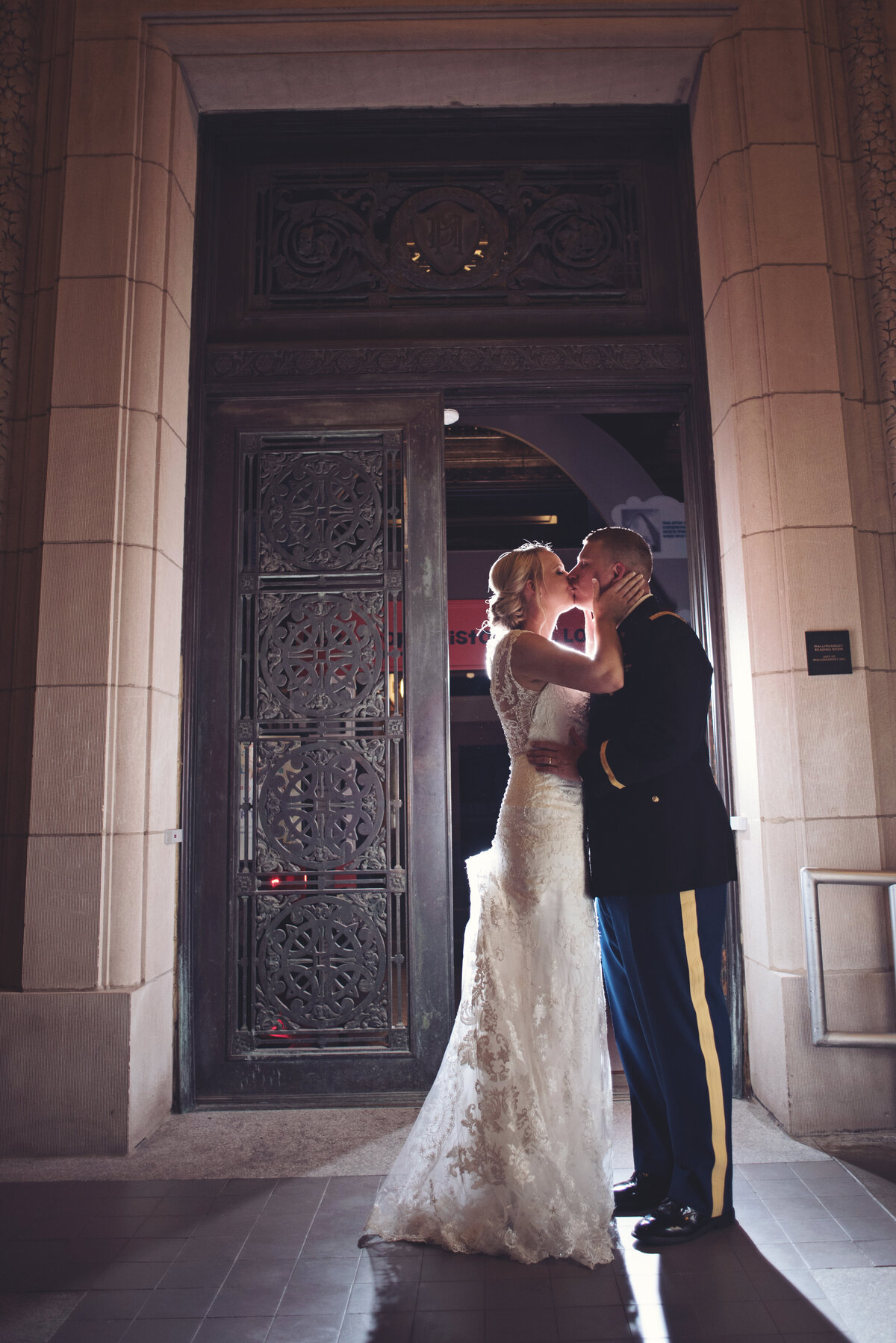 sarah-oberheim-photography-best-st-louis-missour-wedding-photographer-near-me-history-museum-wedding-photography3