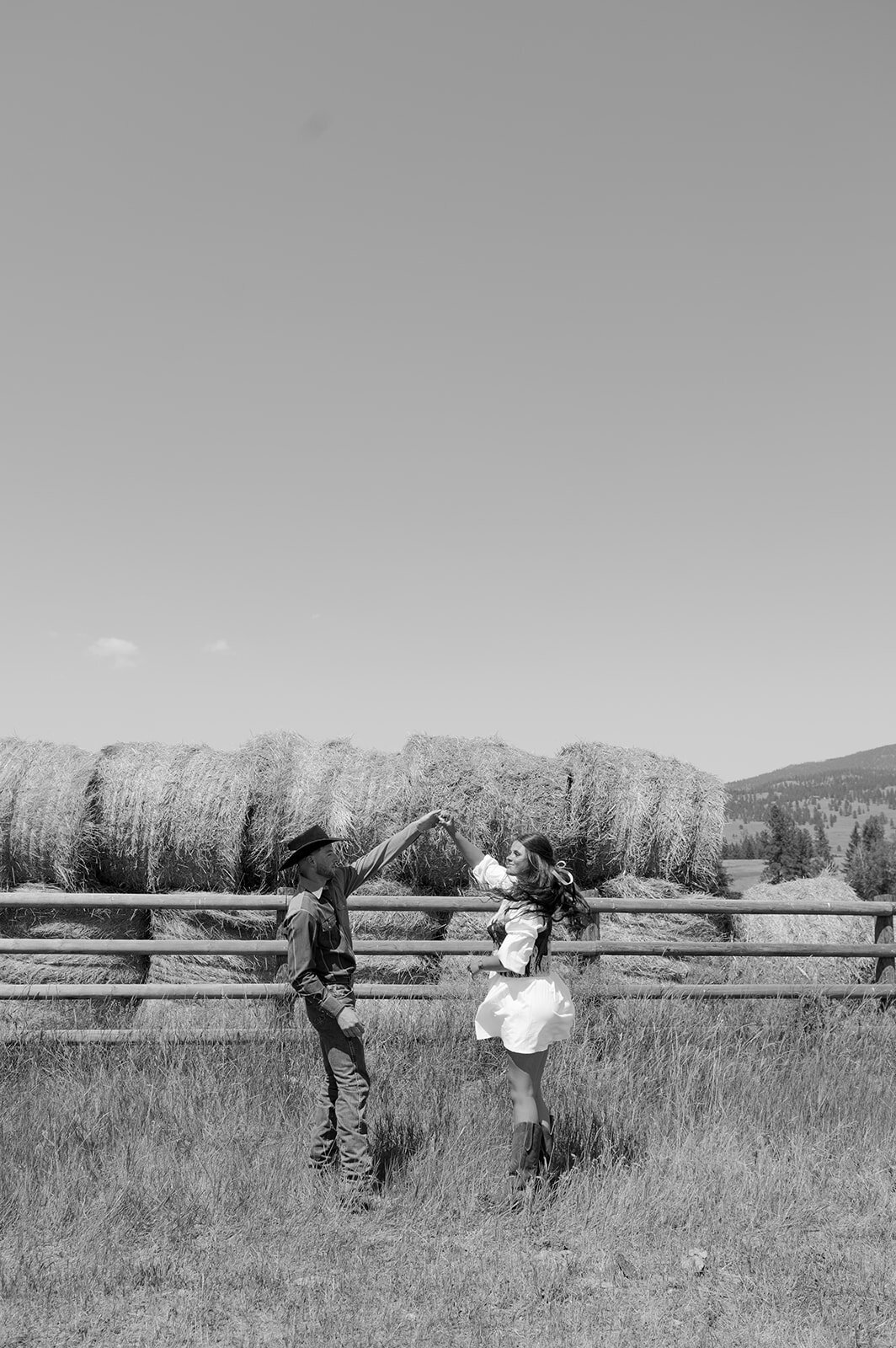 presley-gray-photo-haybale-forest-montana-elopement-7799-2
