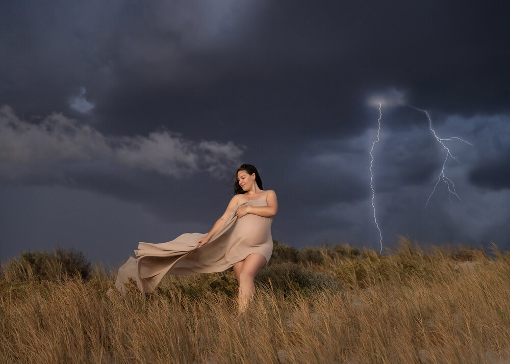 MATERNITY_PREGNANTWOMAN_LIGHTENINGBEACHSUNSETSTORM