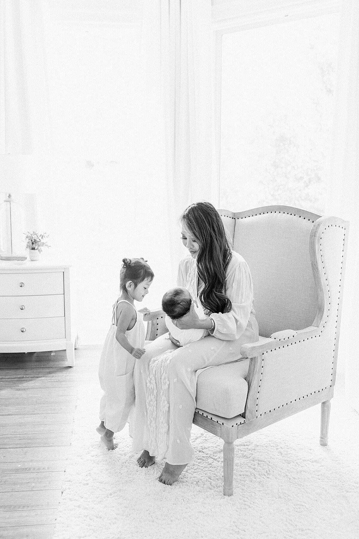 in-home-lifestyle-session-charleston-newborn-photographer-caitlyn-motycka-photography_0018